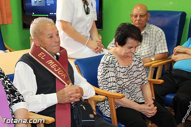 Coronacin del rey y reina del Centro de Da para Personas Mayores Dependientes 2016 - 60