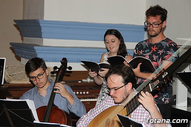 Solemne Eucarista 450 aniversario de la dedicacin del Templo Parroquial de Santiago - 49