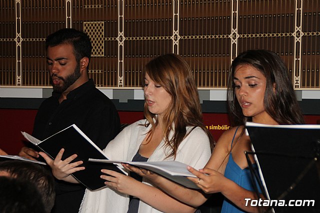 Solemne Eucarista 450 aniversario de la dedicacin del Templo Parroquial de Santiago - 51