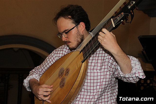 Solemne Eucarista 450 aniversario de la dedicacin del Templo Parroquial de Santiago - 56