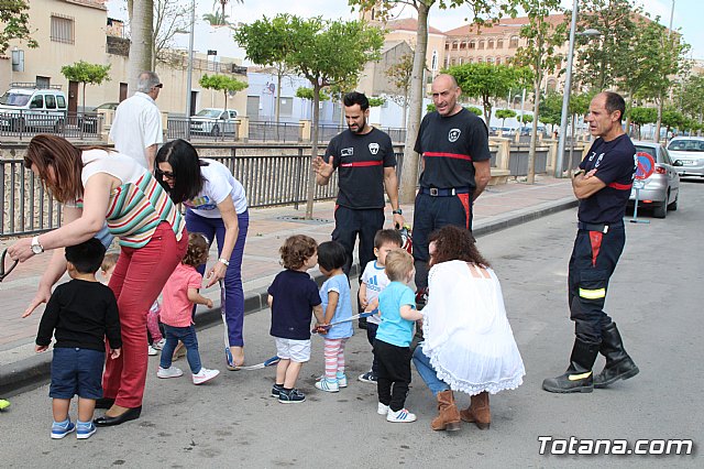 Servicios de emergencias visitan la Escuela Infantil 