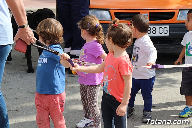 Servicios de emergencias visitan la Escuela Infantil 