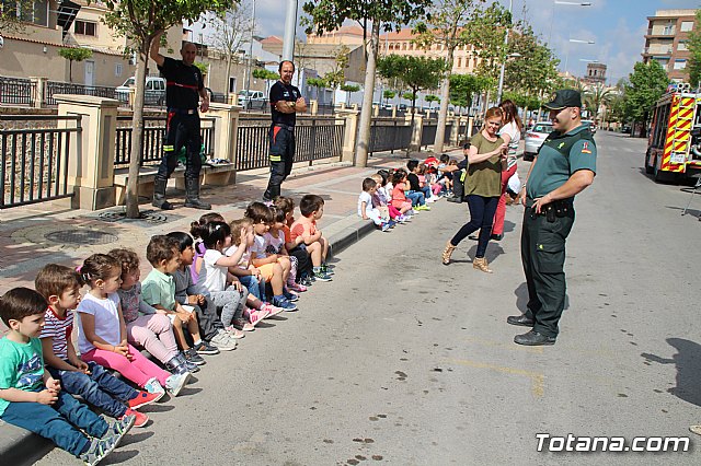 Servicios de emergencias visitan la Escuela Infantil 