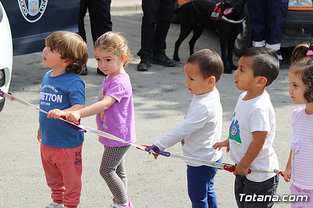 Servicios de emergencias visitan la Escuela Infantil 