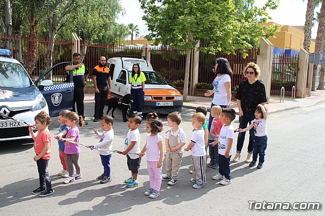 Servicios de emergencias visitan la Escuela Infantil 