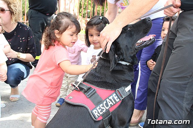 Servicios de emergencias visitan la Escuela Infantil 