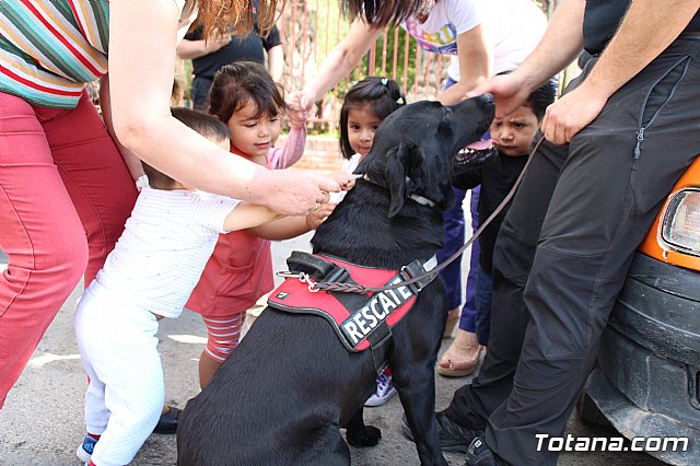 Servicios de emergencias visitan la Escuela Infantil 
