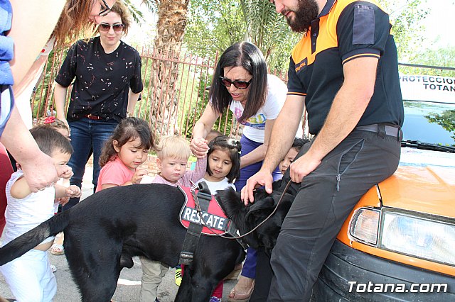 Servicios de emergencias visitan la Escuela Infantil 