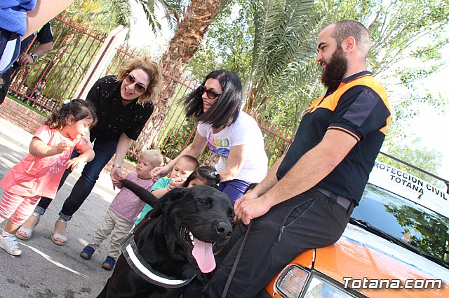 Servicios de emergencias visitan la Escuela Infantil 