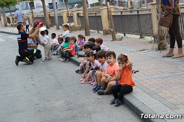 Servicios de emergencias visitan la Escuela Infantil 