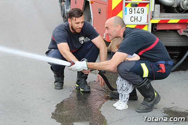 Servicios de emergencias visitan la Escuela Infantil 