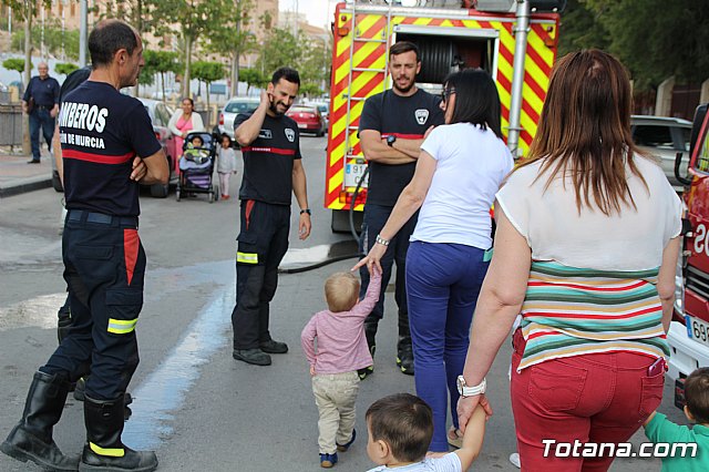 Servicios de emergencias visitan la Escuela Infantil 