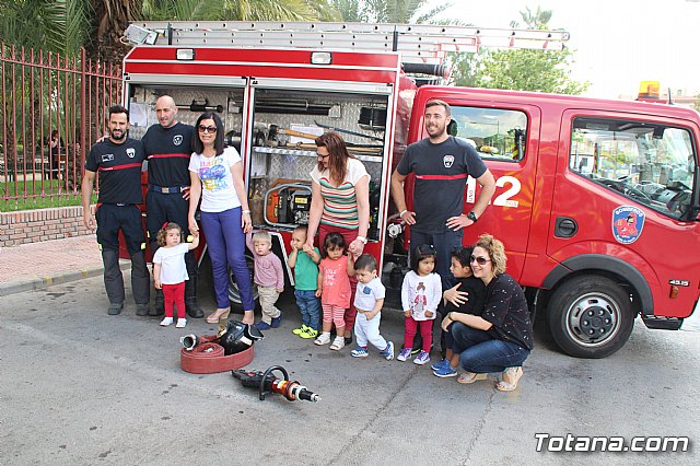 Servicios de emergencias visitan la Escuela Infantil 