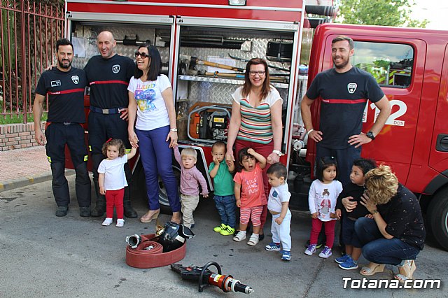 Servicios de emergencias visitan la Escuela Infantil 