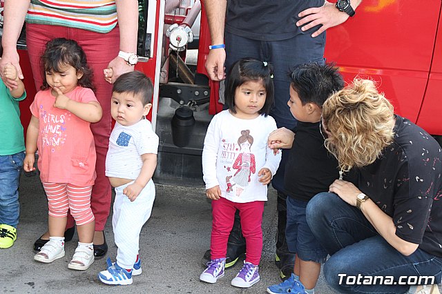Servicios de emergencias visitan la Escuela Infantil 