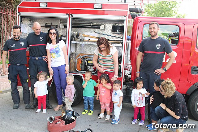 Servicios de emergencias visitan la Escuela Infantil 