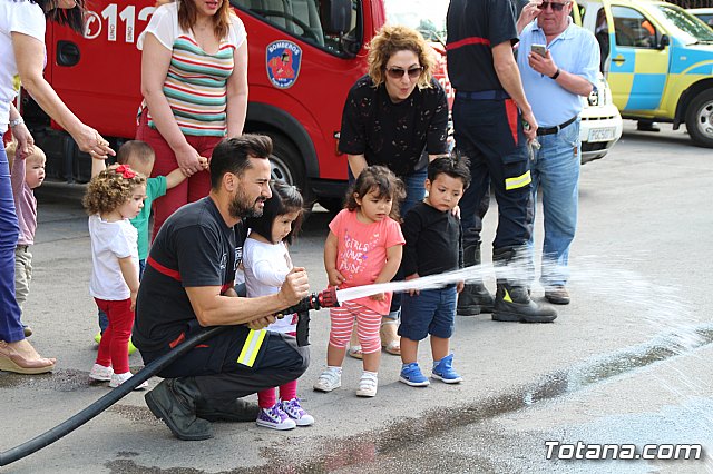 Servicios de emergencias visitan la Escuela Infantil 
