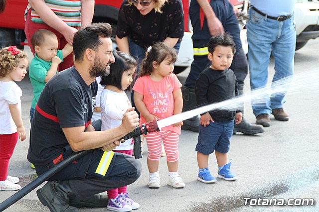 Servicios de emergencias visitan la Escuela Infantil 