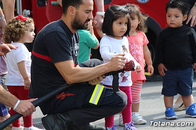 Servicios de emergencias visitan la Escuela Infantil 
