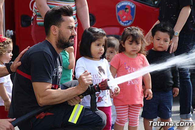 Servicios de emergencias visitan la Escuela Infantil 