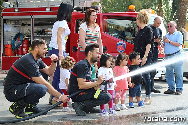 Servicios de emergencias visitan la Escuela Infantil 
