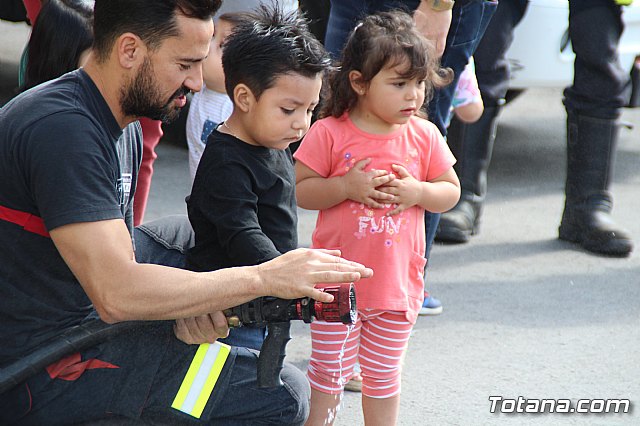 Servicios de emergencias visitan la Escuela Infantil 