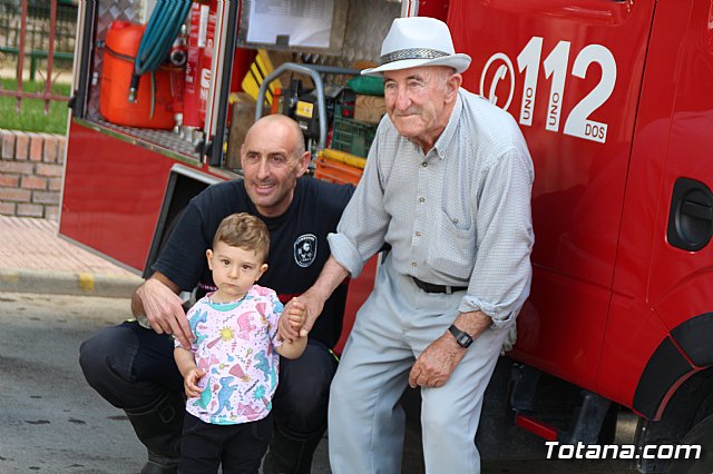 Servicios de emergencias visitan la Escuela Infantil 