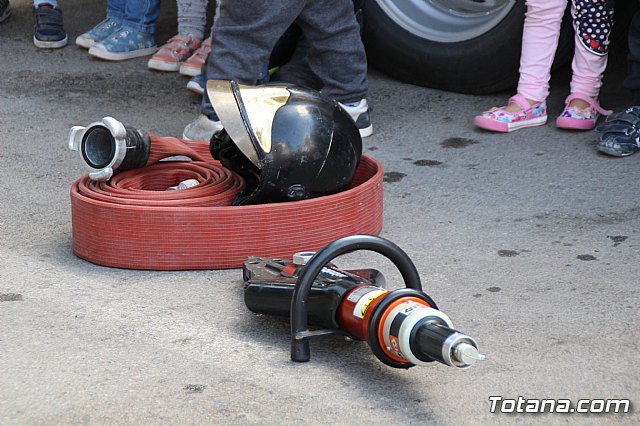 Servicios de emergencias visitan la Escuela Infantil 