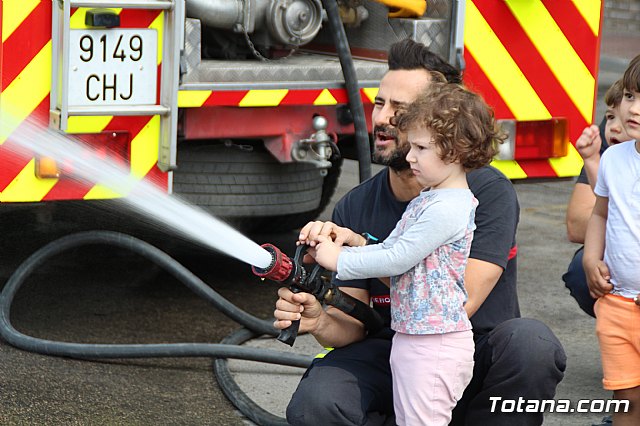 Servicios de emergencias visitan la Escuela Infantil 