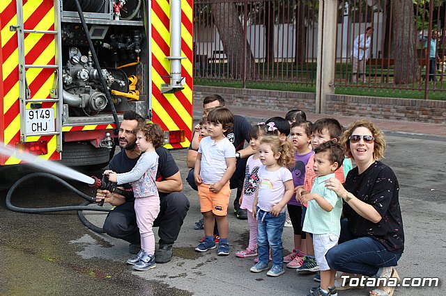 Servicios de emergencias visitan la Escuela Infantil 