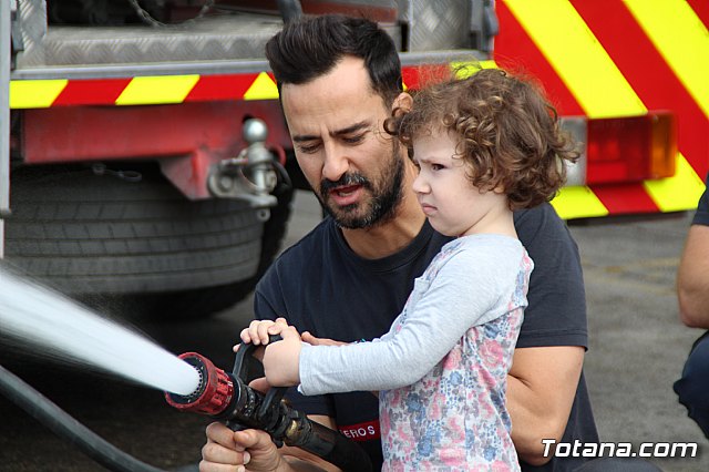 Servicios de emergencias visitan la Escuela Infantil 