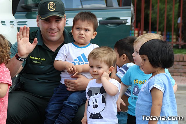 Servicios de emergencias visitan la Escuela Infantil 
