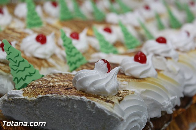 II tarta solidaria. Hdad. de la Oracin en el Huerto - 7