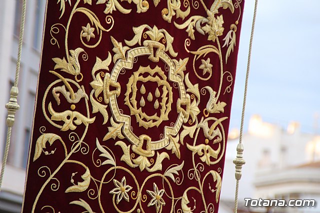 Traslados de los tronos a sus sedes tras la suspensin de la procesin del Santo Entierro 2019 - 20