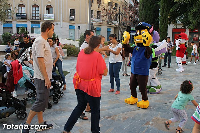 DGenes conmemora con una gran X humana el Da Europeo del Sndrome X Frgil - 6