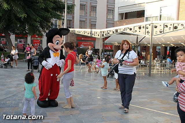 DGenes conmemora con una gran X humana el Da Europeo del Sndrome X Frgil - 7