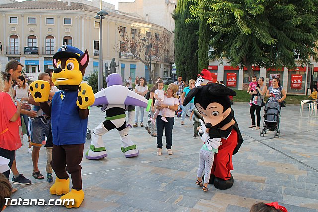 DGenes conmemora con una gran X humana el Da Europeo del Sndrome X Frgil - 9