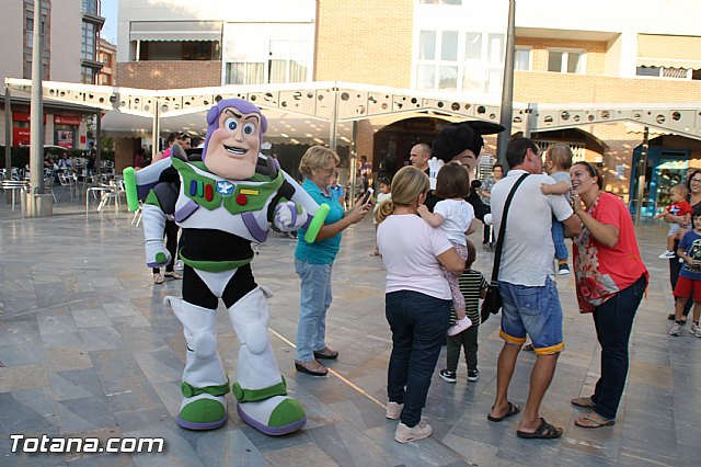 DGenes conmemora con una gran X humana el Da Europeo del Sndrome X Frgil - 11