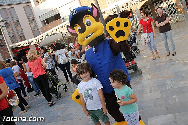 DGenes conmemora con una gran X humana el Da Europeo del Sndrome X Frgil - 18