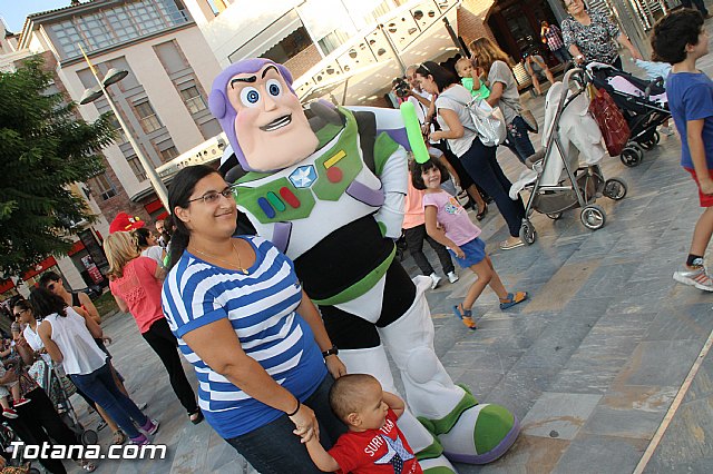 DGenes conmemora con una gran X humana el Da Europeo del Sndrome X Frgil - 24