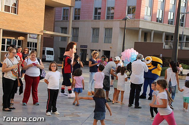 DGenes conmemora con una gran X humana el Da Europeo del Sndrome X Frgil - 26