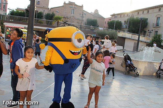 DGenes conmemora con una gran X humana el Da Europeo del Sndrome X Frgil - 27