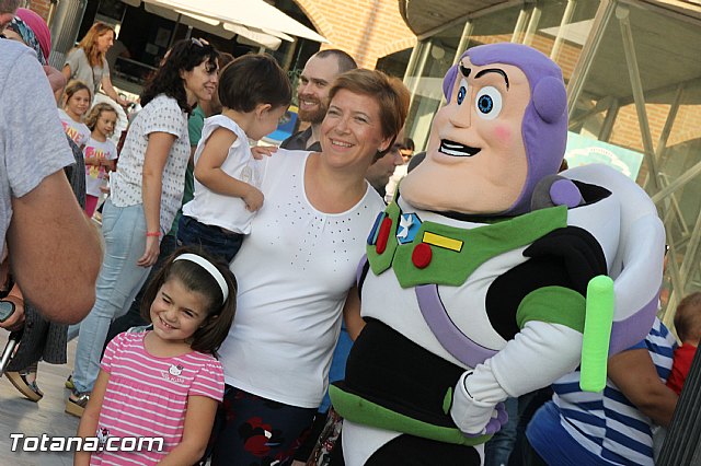 DGenes conmemora con una gran X humana el Da Europeo del Sndrome X Frgil - 34