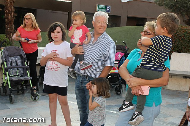 DGenes conmemora con una gran X humana el Da Europeo del Sndrome X Frgil - 43