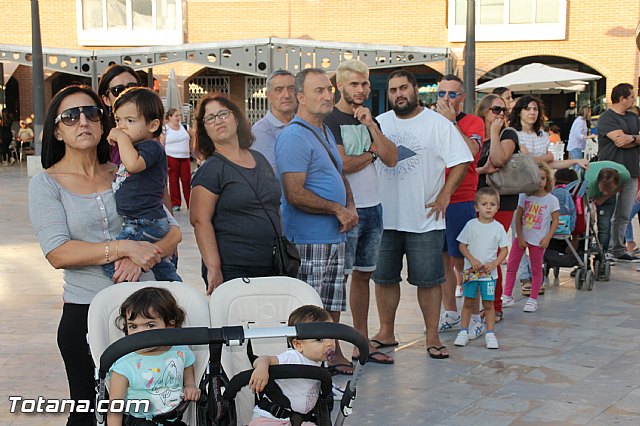 DGenes conmemora con una gran X humana el Da Europeo del Sndrome X Frgil - 45