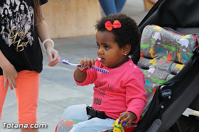 DGenes conmemora con una gran X humana el Da Europeo del Sndrome X Frgil - 52