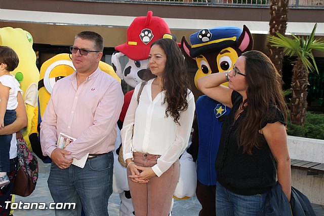 DGenes conmemora con una gran X humana el Da Europeo del Sndrome X Frgil - 54