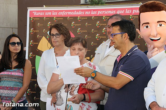 DGenes conmemora con una gran X humana el Da Europeo del Sndrome X Frgil - 58