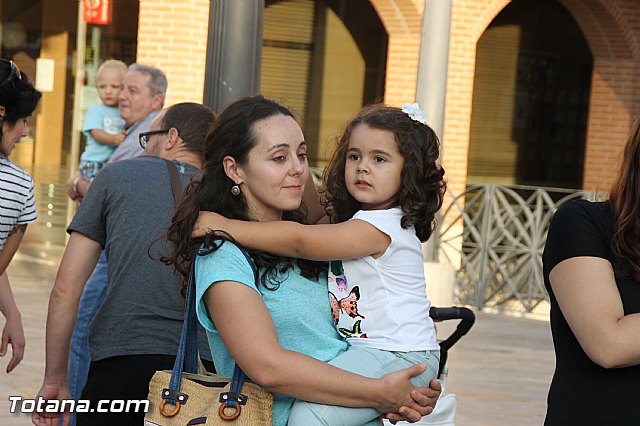 DGenes conmemora con una gran X humana el Da Europeo del Sndrome X Frgil - 61