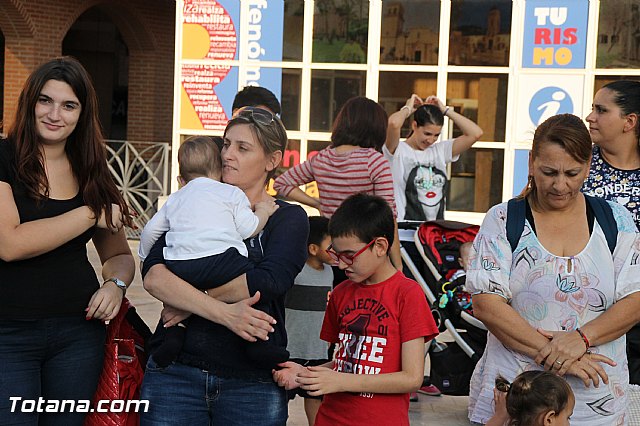 DGenes conmemora con una gran X humana el Da Europeo del Sndrome X Frgil - 62